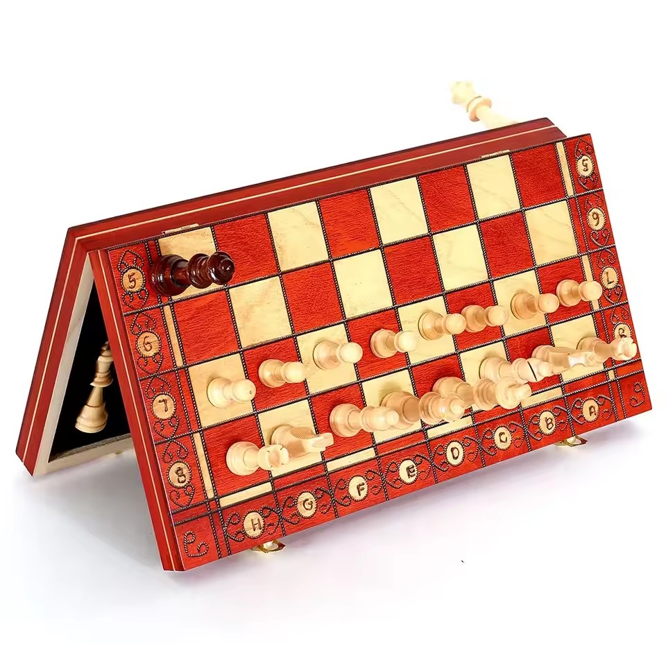 Folding Wooden Portable Chess  - огляд і ціна Board Game Yearbook